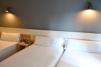 Postel nebo postele na pokoji v ubytování Hotel Alda Estación Vigo