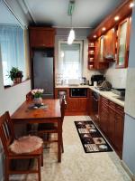 Kuchnia lub aneks kuchenny w obiekcie Sára Apartman Nyíregyháza