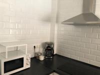 A kitchen or kitchenette at La Casita