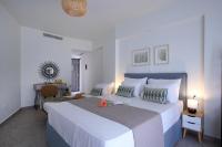 Posteľ alebo postele v izbe v ubytovaní ALMYRA seafront residence