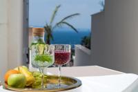 Nápoje v ubytovaní Villa Smaragd - Saphir - Luxury Apartment With Shared Pool