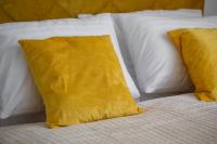 Postel nebo postele na pokoji v ubytování Apartament Wenecja Błękitna - Młyn Maria - Art Apartments