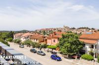 Nespecifikovaný výhled na destinaci Vrsar nebo výhled na město při pohledu z apartmánu
