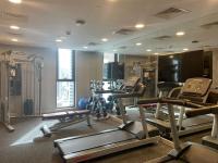 Premier Inn Dubai Barsha Heightsにあるフィットネスセンターまたはフィットネス設備