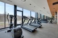 Posilňovňa alebo fitness centrum v ubytovaní Tarasy Bałtyku Sea Side, Sauna & Gym by Downtown Apartments