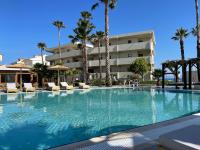 Bazén v ubytovaní Ixia Dream hotel - Adults only alebo v jeho blízkosti