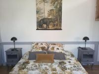 Łóżko lub łóżka w pokoju w obiekcie Chambre d'hôtes, Aux Tuileries