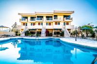 Basen w obiekcie Orestis Hotel Sea View Apartments lub w pobliżu