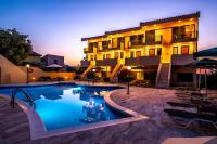 Basen w obiekcie Orestis Hotel Sea View Apartments lub w pobliżu
