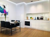 Kuchnia lub aneks kuchenny w obiekcie Baltic Riviera Apartments - Granaria Premium - River and Old Town