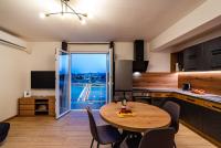 Posedenie v ubytovaní Del Mar Heritage & Sea view Apartment