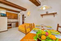 A kitchen or kitchenette at Ca da Derna