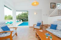 Bazén v ubytování Villa Belinda by Sonne Villas nebo v jeho okolí