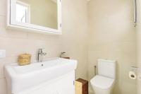 A bathroom at CA S'AVI BIEL