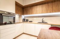 Kuchyň nebo kuchyňský kout v ubytování Cozy Apartment - 8' To Panormou Metro Station