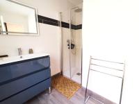 Łazienka w obiekcie ⁂⁂ LE CHAMOIS Appartement [CLEDICIHOME] / Magnifique vue sur les montagnes / 4 KMs DE GERARDMER ! ⁂⁂