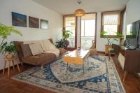 a living room with a couch and a coffee table at Apartamento Brown Vinyl - Alamos in Cochabamba