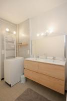 Łazienka w obiekcie Coquet appartement Type 2 de 56 m² en centre ville
