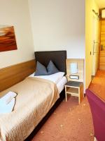 Posteľ alebo postele v izbe v ubytovaní Tinschert Hotel-Restaurant-Partyservice