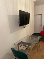 Telewizja i/lub zestaw kina domowego w obiekcie Charmant appartement Cité international - Gastronomie & Vin - Dijon