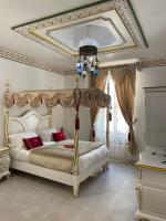 Tempat tidur dalam kamar di Chambre Orientale Ch&eacute;razade Maison de L&#39;&Eacute;glise