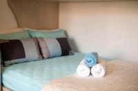Postel nebo postele na pokoji v ubytování Penthouse Apartment LUX with a panoramic view, located on the beachfront of Ciovo-Trogir