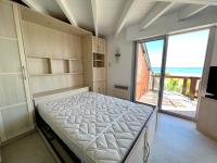 Łóżko lub łóżka w pokoju w obiekcie Duplex 50m de la plage - 4/5 pers - Parking - FR-1-639-57
