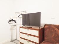 Televízia a/alebo spoločenská miestnosť v ubytovaní Levico Al Corso Apartments
