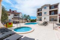Bazén v ubytovaní Apartments Villa Nina alebo v jeho blízkosti