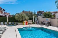 Bazén v ubytovaní Apartments Villa Nina alebo v jeho blízkosti