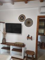 TV a/nebo společenská místnost v ubytování Kontoudi's House