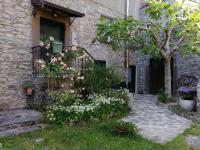 A garden outside B&B Alle Ortensie Blu