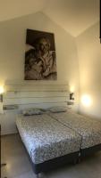 Łóżko lub łóżka w pokoju w obiekcie Casa Monroe op Oasis Tamarindo 1