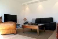 Telewizja i/lub zestaw kina domowego w obiekcie Maison de vacances Lesconil à 500 m de la plage