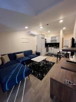 A kitchen or kitchenette at White House Apart