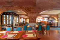 Restauracja lub miejsce do jedzenia w obiekcie Hotel Čertousy