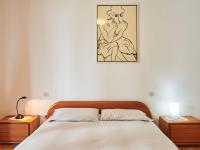 Łóżko lub łóżka w pokoju w obiekcie Apartment Punto Lago by Interhome