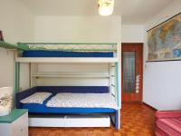 Łóżko lub łóżka w pokoju w obiekcie Apartment Punto Lago by Interhome