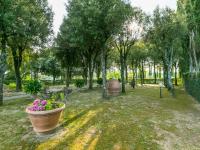 Vonkajšia záhrada v ubytovaní Holiday Home Giuggiolo - Giuggiolo 2 by Interhome