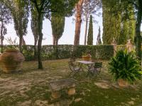Vonkajšia záhrada v ubytovaní Holiday Home Giuggiolo - Giuggiolo 2 by Interhome