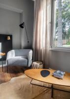 a living room with a table and a couch at Jangal das Araucárias Swan Design Hotel Canela in Canela