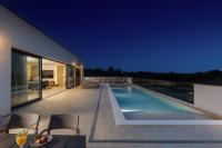 Bazén v ubytování Villa Coralis With Heated Pool nebo v jeho okolí