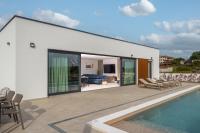 Bazén v ubytování Villa Coralis With Heated Pool nebo v jeho okolí