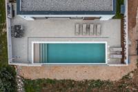 Bazén v ubytování Villa Coralis With Heated Pool nebo v jeho okolí
