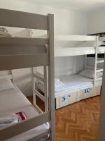 Posteľ alebo postele v izbe v ubytovaní Hostel Omiš