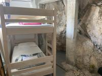 Poschodová posteľ alebo postele v izbe v ubytovaní Hostel Omiš