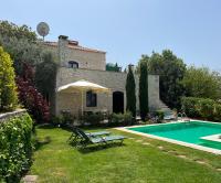 Bazén v ubytování Villa Olympia - Villa Erato nebo v jeho okolí