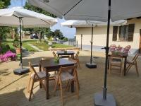 Κήπος έξω από το Moon Garden