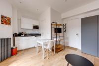 Kuchnia lub aneks kuchenny w obiekcie Le Mont Blanc - Charming T1 ideal for 2 people with balcony