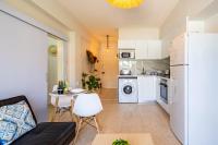 Kuchyň nebo kuchyňský kout v ubytování Sea Breeze 1-BR Apt in Pyla